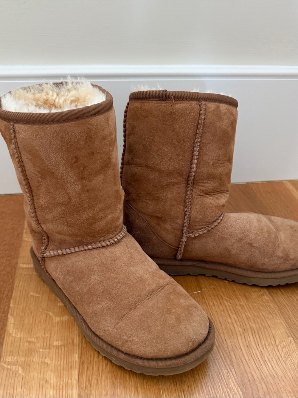 UGG Classic Short Women's Chestnut Suede Shearling Boots